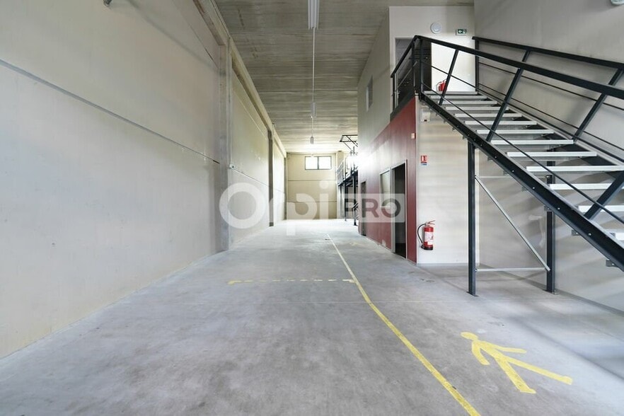 287 Rue Barthelemy Thimonnier, Brignais to rent - Interior Photo - Image 3 of 12