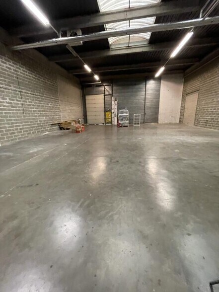 Light Industrial in Gennevilliers to rent - Building Photo - Image 1 of 14