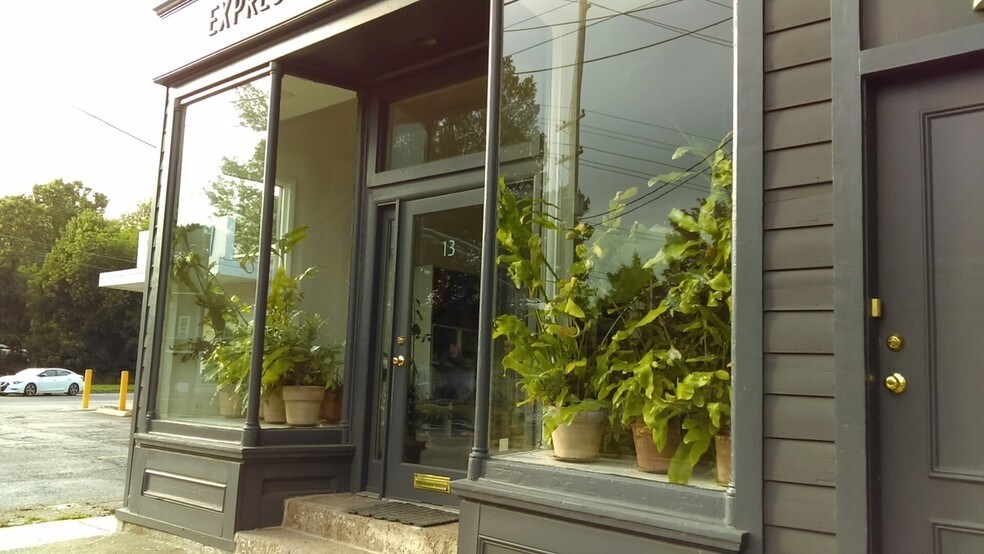 13 W Ivy Ln, Englewood, NJ for sale - Primary Photo - Image 1 of 1