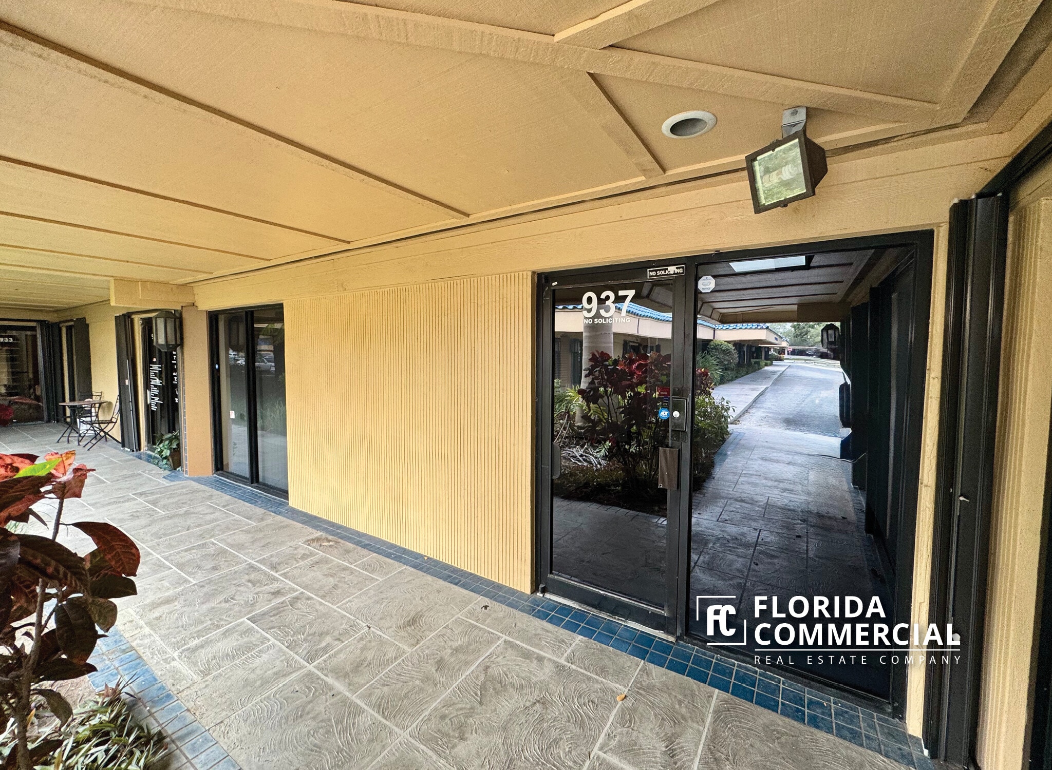 907-943 SE Central Pky, Stuart, FL to rent Building Photo- Image 1 of 8