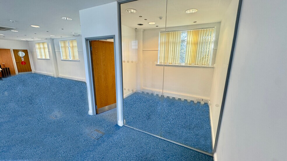 London Rd, Hassocks to rent - Building Photo - Image 3 of 4