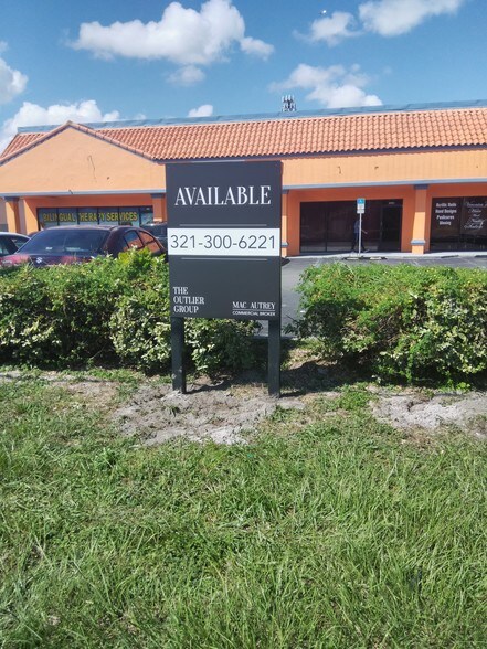 2635-2647 Boggy Creek Rd, Kissimmee, FL for rent - Building Photo - Image 3 of 4