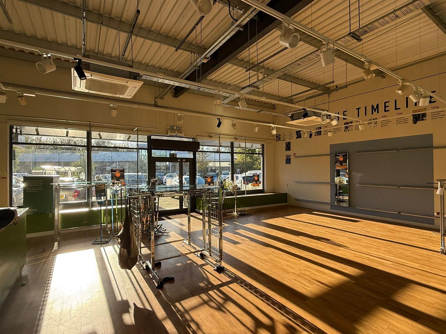 Birds Ln, Cowbridge to rent Interior Photo- Image 1 of 2