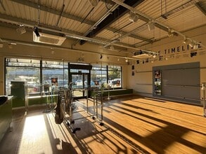 Birds Ln, Cowbridge to rent Interior Photo- Image 1 of 2