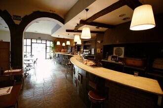 Retail in Sant Andreu de la Barca, Barcelona to rent Interior Photo- Image 2 of 16