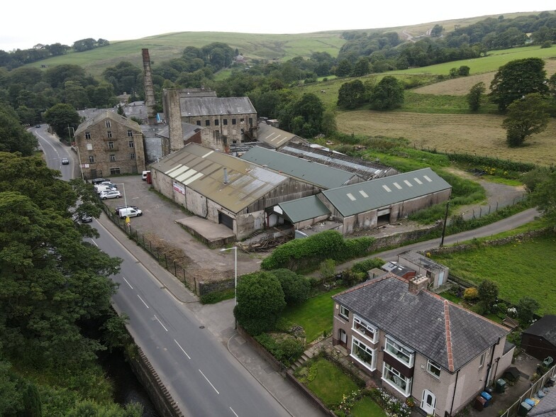 Burnley Rd, Bacup to rent - Building Photo - Image 2 of 3