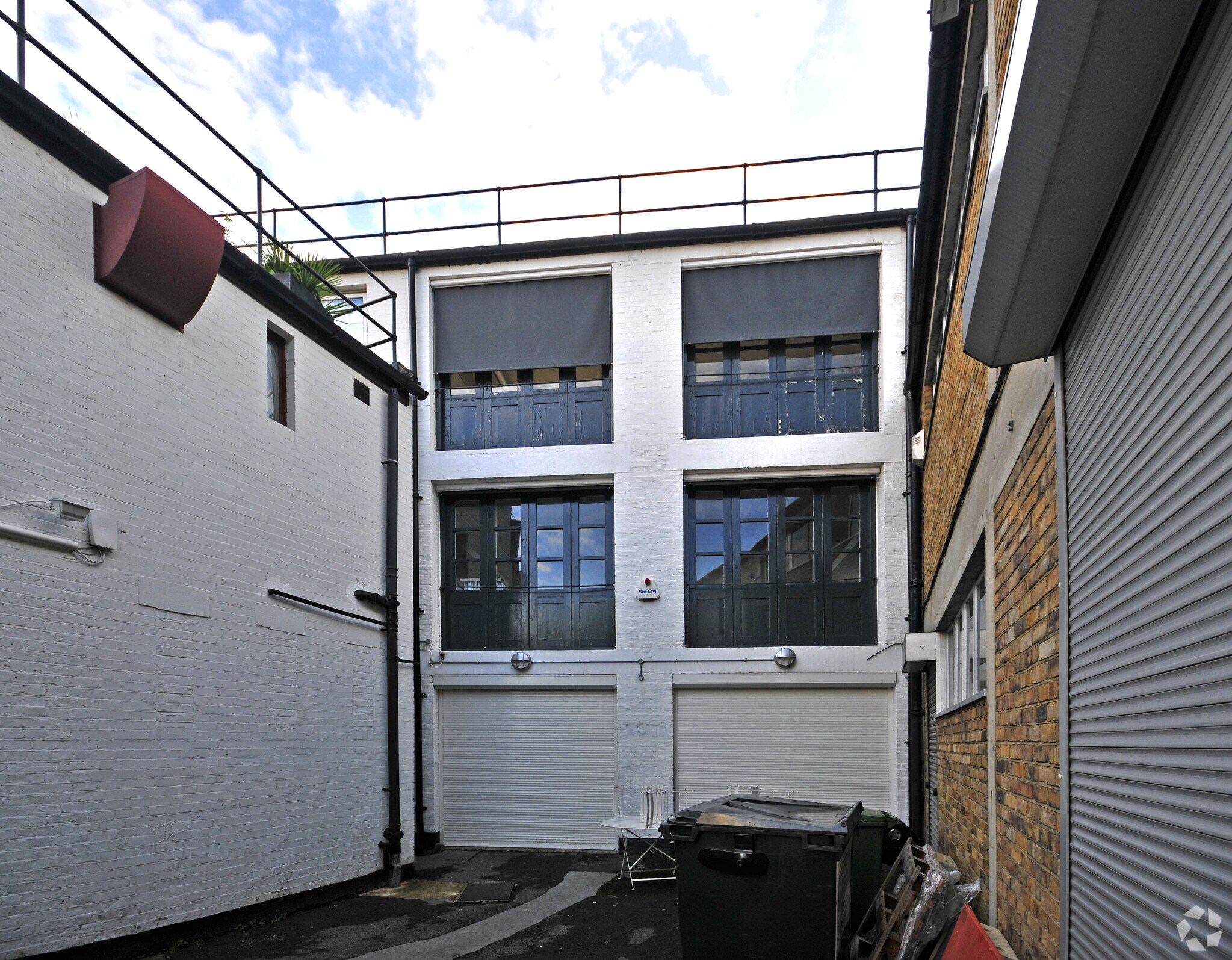 2-3 Hanover Yard, London for sale Primary Photo- Image 1 of 1
