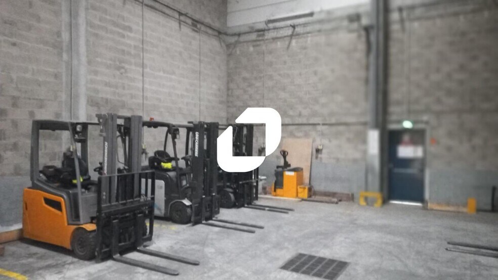 Industrial in Moissy-Cramayel to rent - Interior Photo - Image 3 of 6