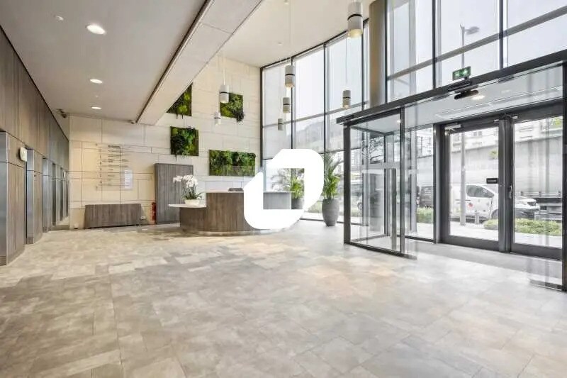Office in La Garenne-Colombes to rent - Lobby - Image 3 of 11