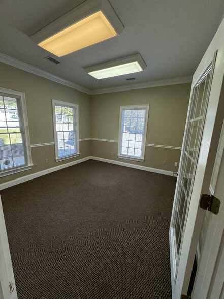 5050 Warm Springs Rd, Columbus, GA for rent - Interior Photo - Image 3 of 6