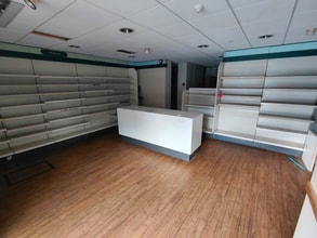 90 Victoria Rd, Horley to rent Interior Photo- Image 2 of 3