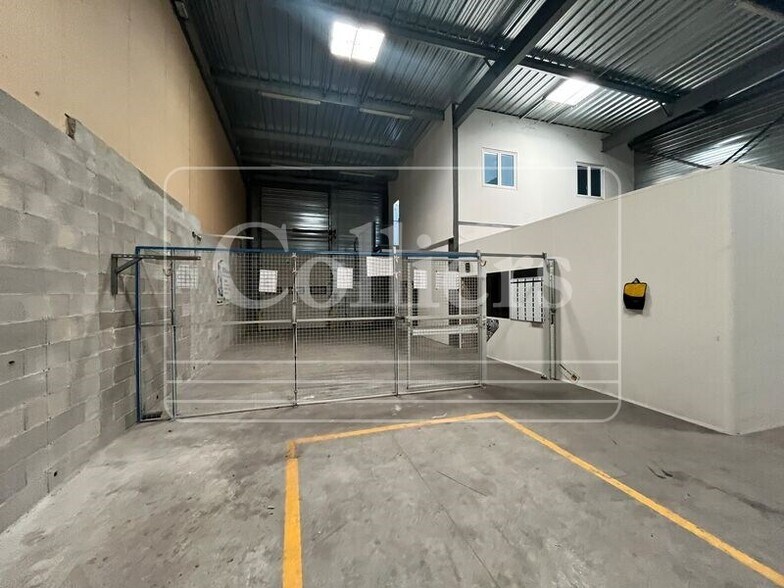 Light Industrial in Marseille to rent - Building Photo - Image 2 of 6