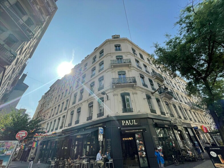 Office in Lyon to rent - Building Photo - Image 1 of 11