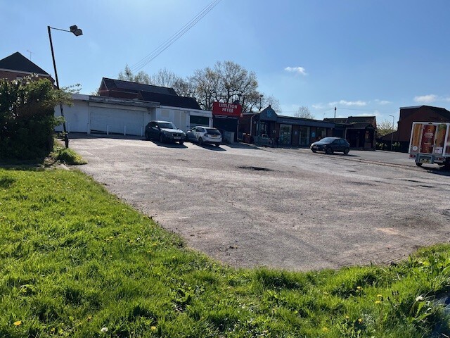 Stafford Rd, Cannock to rent - Building Photo - Image 3 of 10