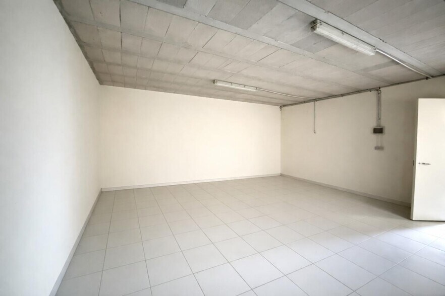 Office in La Farlède to rent - Building Photo - Image 2 of 8