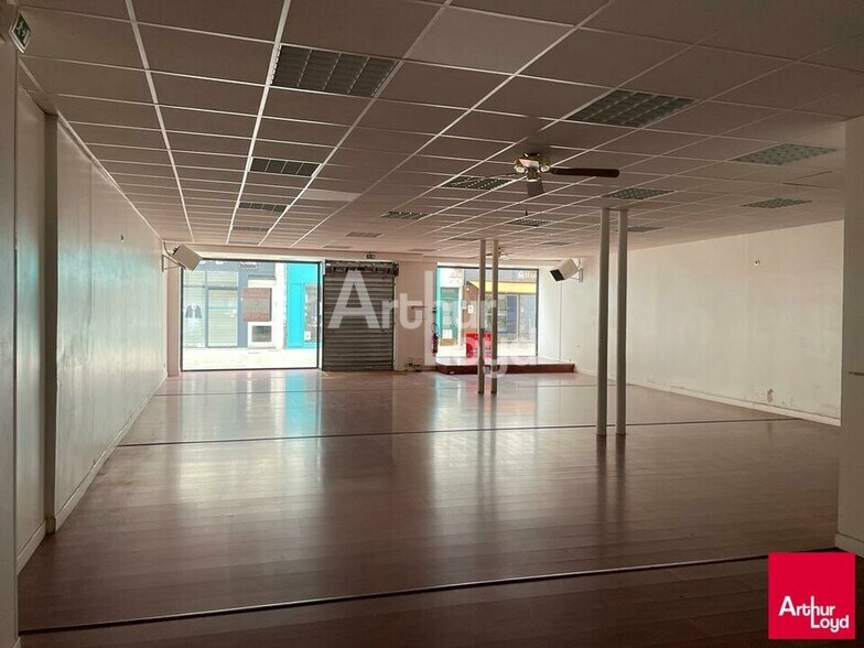 Retail in Vendôme for sale - Interior Photo - Image 2 of 2