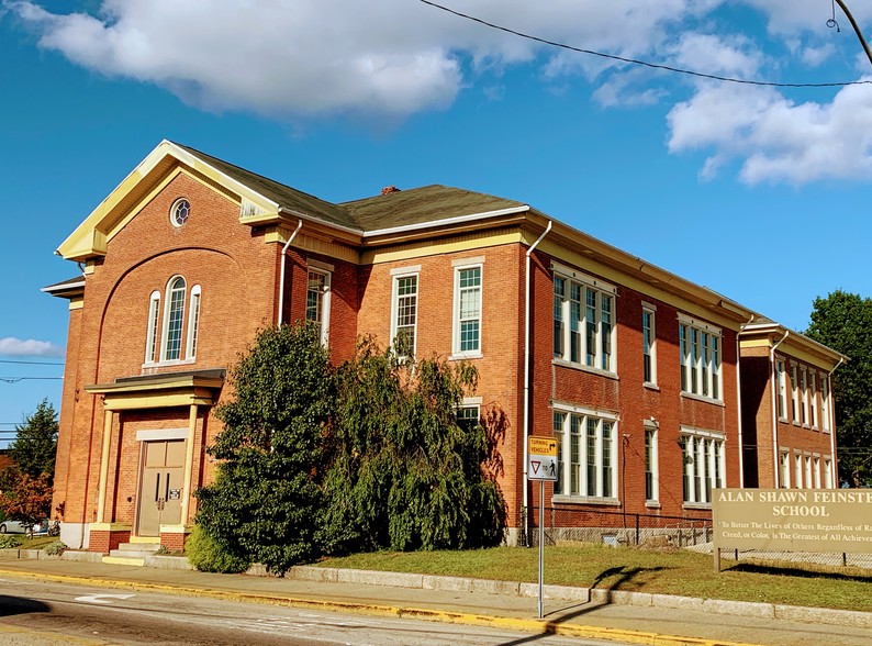 387 Broad St, Central Falls, RI for sale - Building Photo - Image 1 of 1