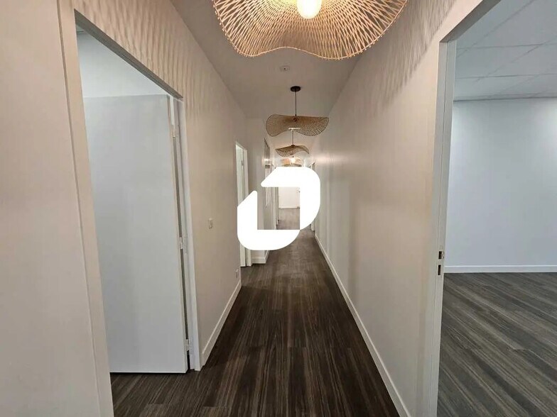 Office in Viroflay to rent - Interior Photo - Image 3 of 14