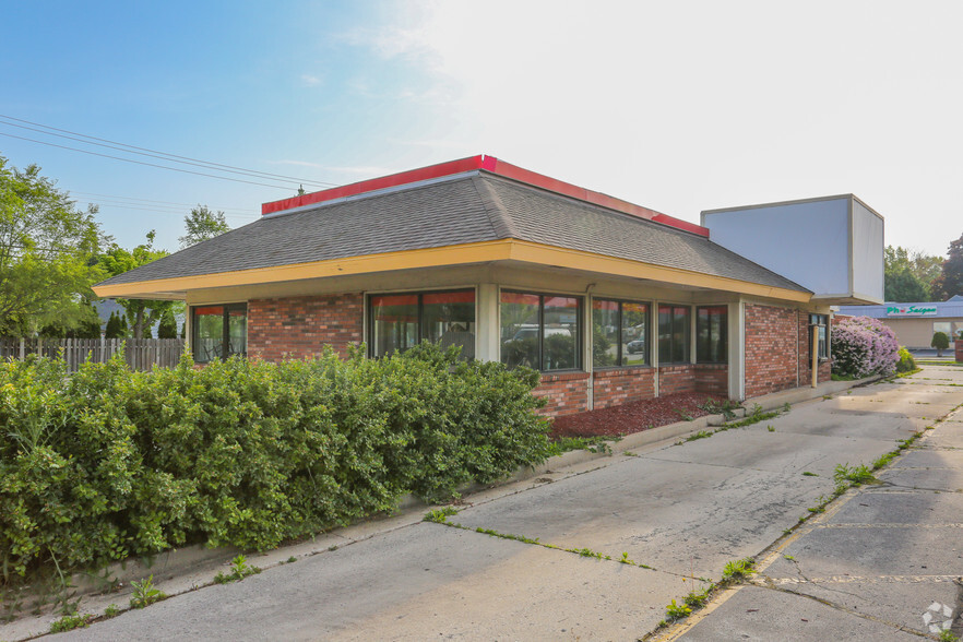 10620 W Greenfield Ave, West Allis, WI for sale - Building Photo - Image 1 of 1