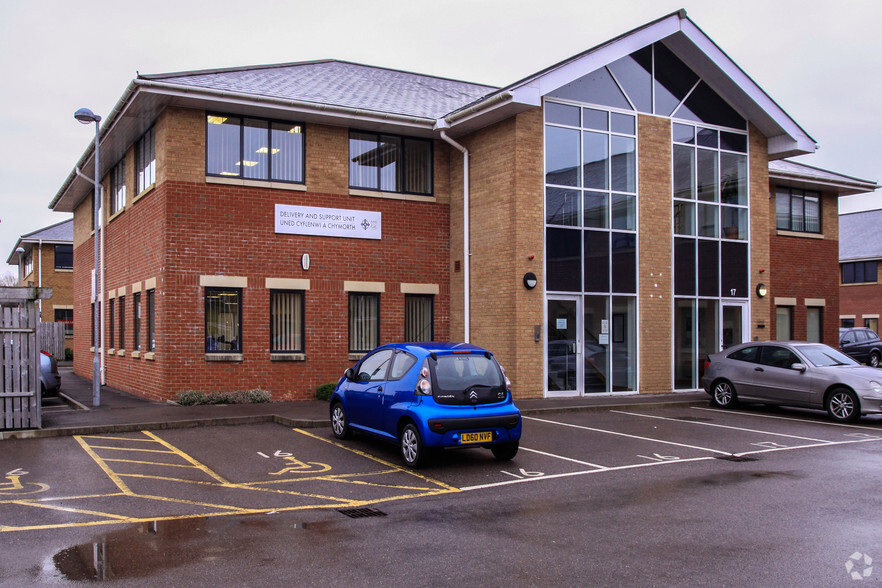 Old Field Rd, Pencoed for rent - Primary Photo - Image 1 of 2