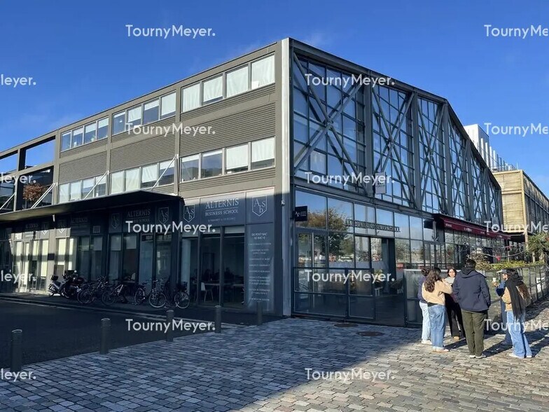 Office in Bordeaux to rent - Building Photo - Image 2 of 7