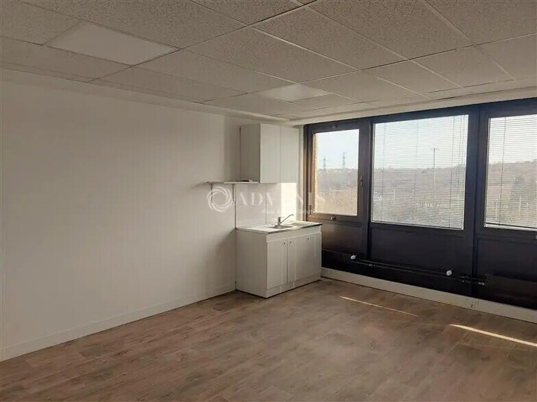 Office in Boissy-Saint-Léger to rent - Interior Photo - Image 3 of 5