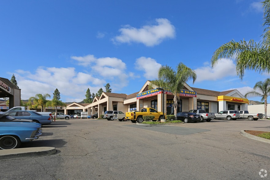 7945 Mission Rd, Santee 92071