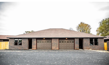 Nanto Rd. Moses Lake Duplexes portfolio of 4 properties for sale on LoopNet.co.uk Building Photo- Image 1 of 4