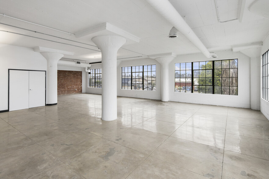 Arts District Creative Lofts + Warehouse portfolio of 2 properties for sale on LoopNet.co.uk - Interior Photo - Image 3 of 15