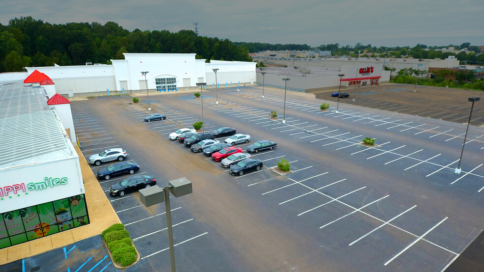 1189 E County Line Rd, Jackson, MS for rent - Building Photo - Image 1 of 6