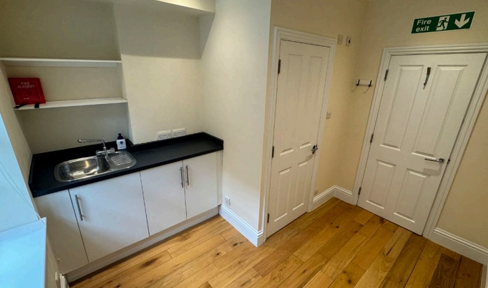 18A Hanson St, London to rent Interior Photo- Image 1 of 2