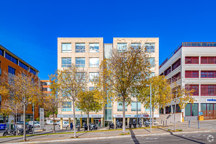 Carretera Reial, 122, Sant Just Desvern, Barcelona to rent - Building Photo - Image 2 of 4