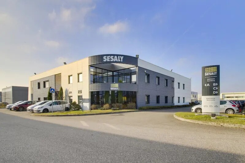 Light Industrial in Saint-Priest to rent Building Photo- Image 1 of 19