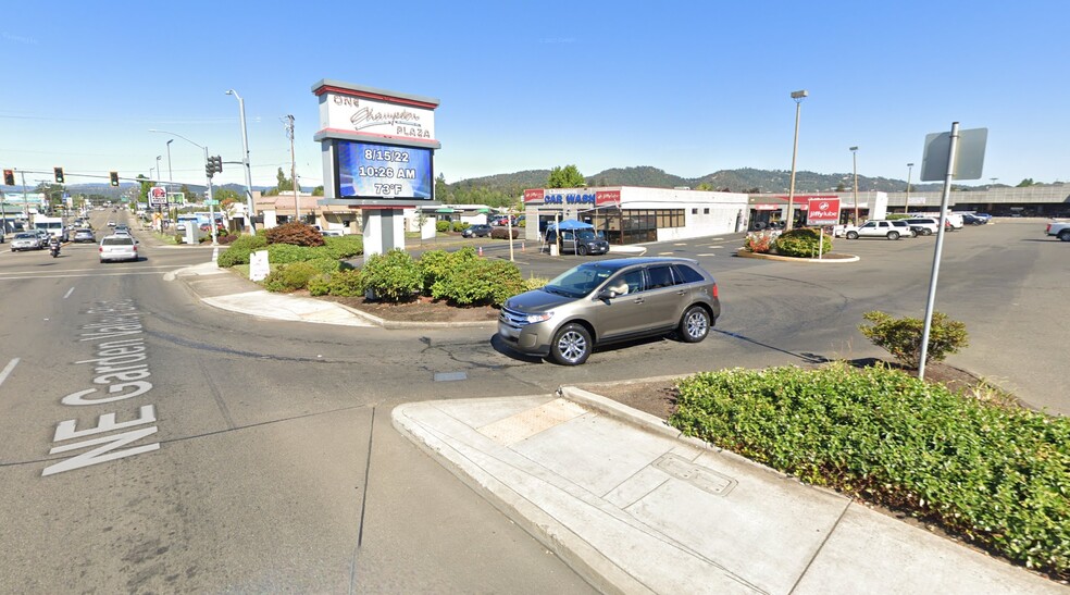 250 NE Garden Valley Blvd, Roseburg, OR for rent - Building Photo - Image 2 of 11