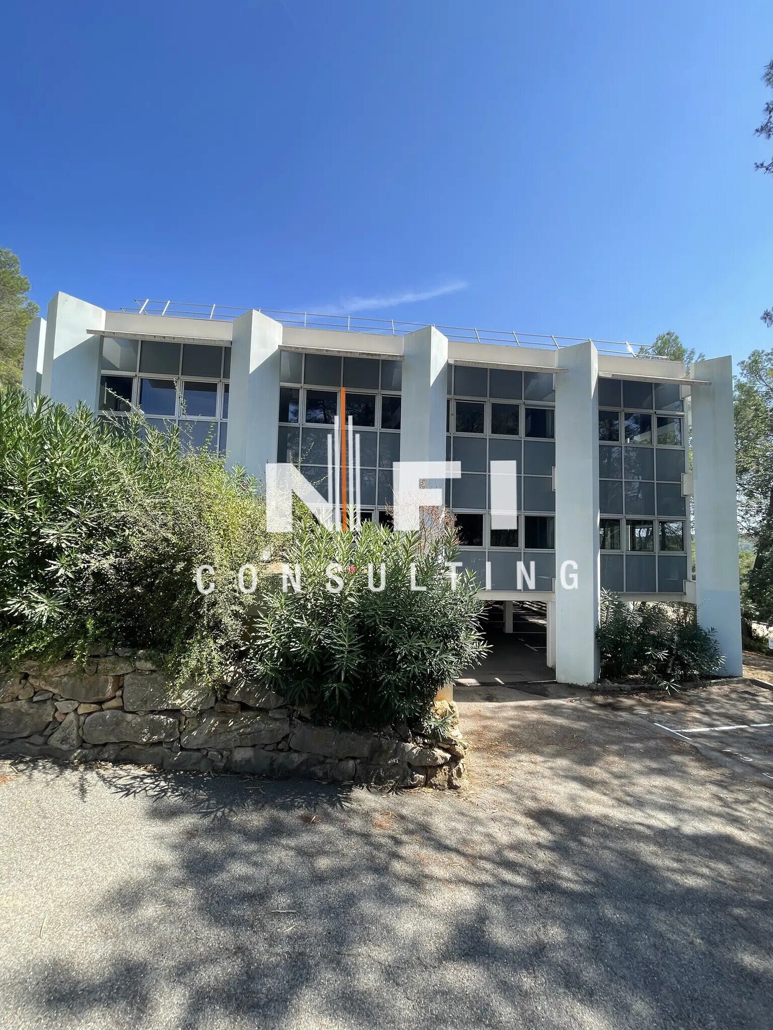 Light Industrial in Valbonne to rent Building Photo- Image 1 of 39