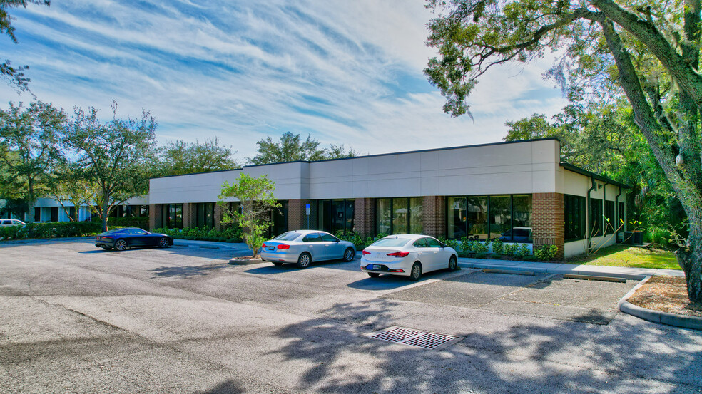 5620 W Sligh Ave, Tampa, FL for rent - Building Photo - Image 1 of 28