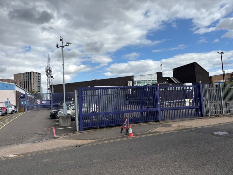 91 Commercial Sq, Leicester to rent - Building Photo - Image 2 of 4