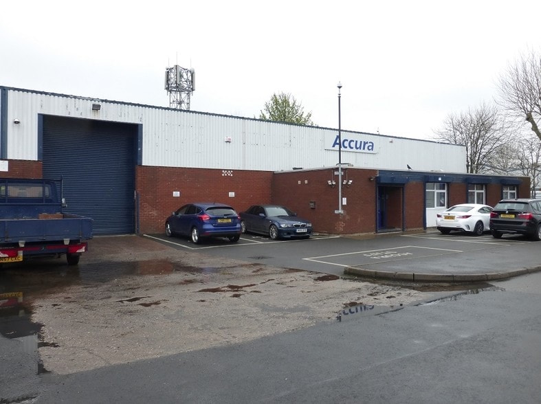 Hickman Ave, Wolverhampton to rent - Building Photo - Image 3 of 4