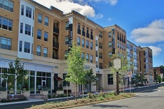 450 N Washington St, Falls Church, VA for rent Building Photo- Image 1 of 5