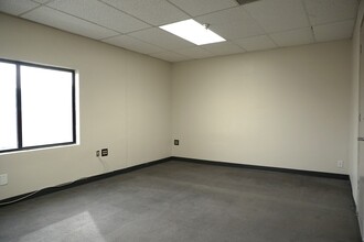 639 S Glenwood Pl, Burbank, CA for rent Building Photo- Image 2 of 13