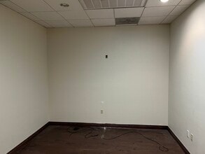 5868 S Pecos Rd, Las Vegas, NV to rent Interior Photo- Image 2 of 10