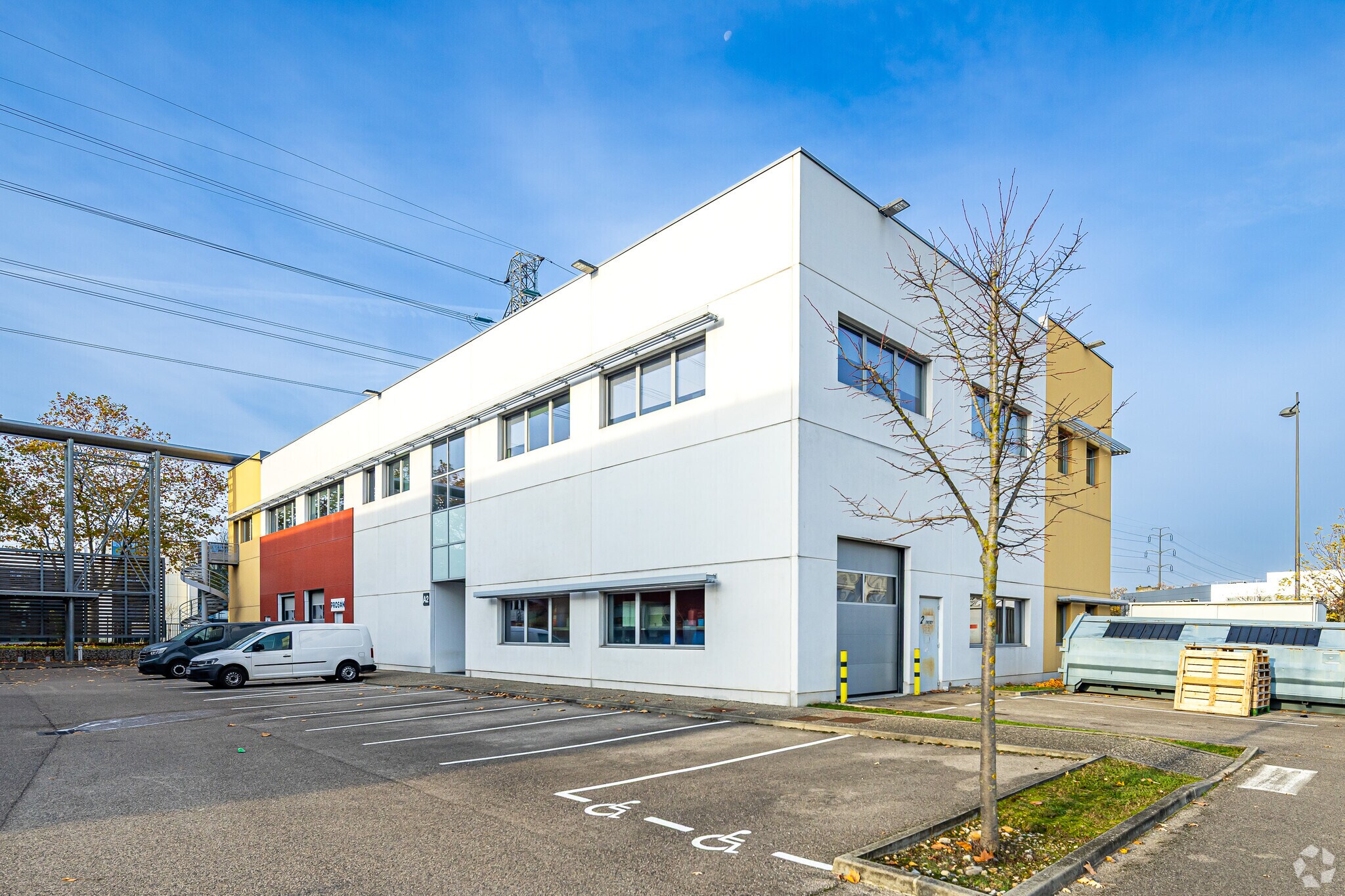 Light Industrial in Saint-Priest to rent Primary Photo- Image 1 of 3