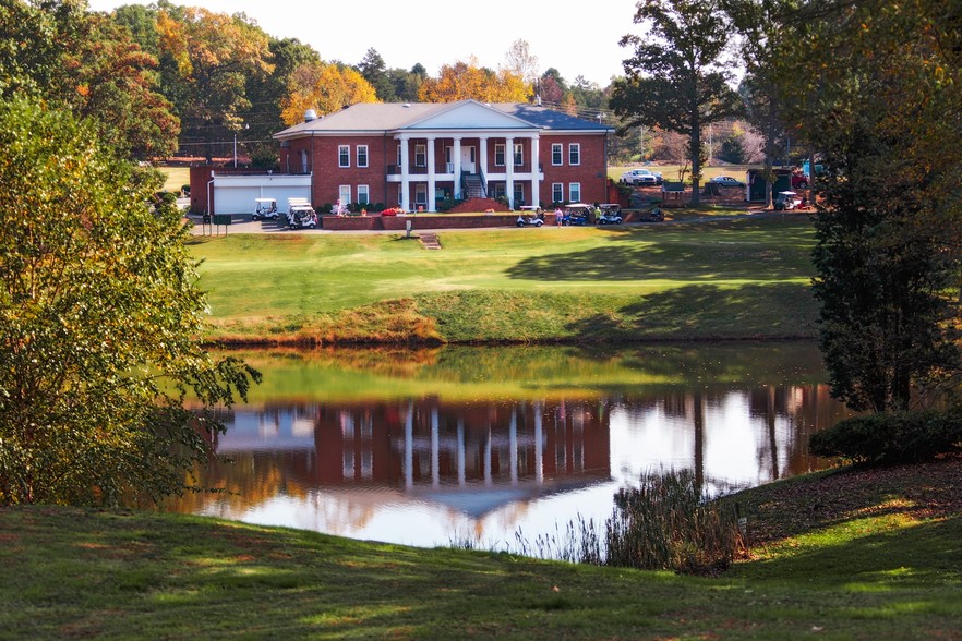 260 Club House Rd, Roxboro, NC for sale - Primary Photo - Image 1 of 1