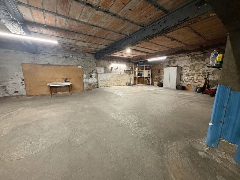 Light Industrial in Lyon to rent - Interior Photo - Image 1 of 5