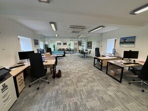 Kirtlington Park, Kirtlington to rent Interior Photo- Image 1 of 8