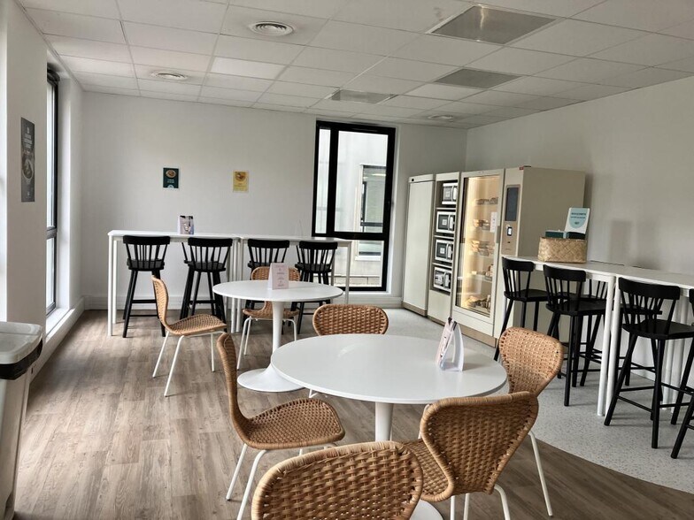 26 Rue Emile Decorps, Villeurbanne to rent - Interior Photo - Image 3 of 18