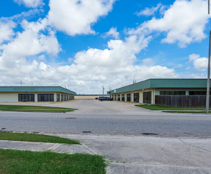 5809 Patton St, Corpus Christi, TX for rent - Building Photo - Image 1 of 7