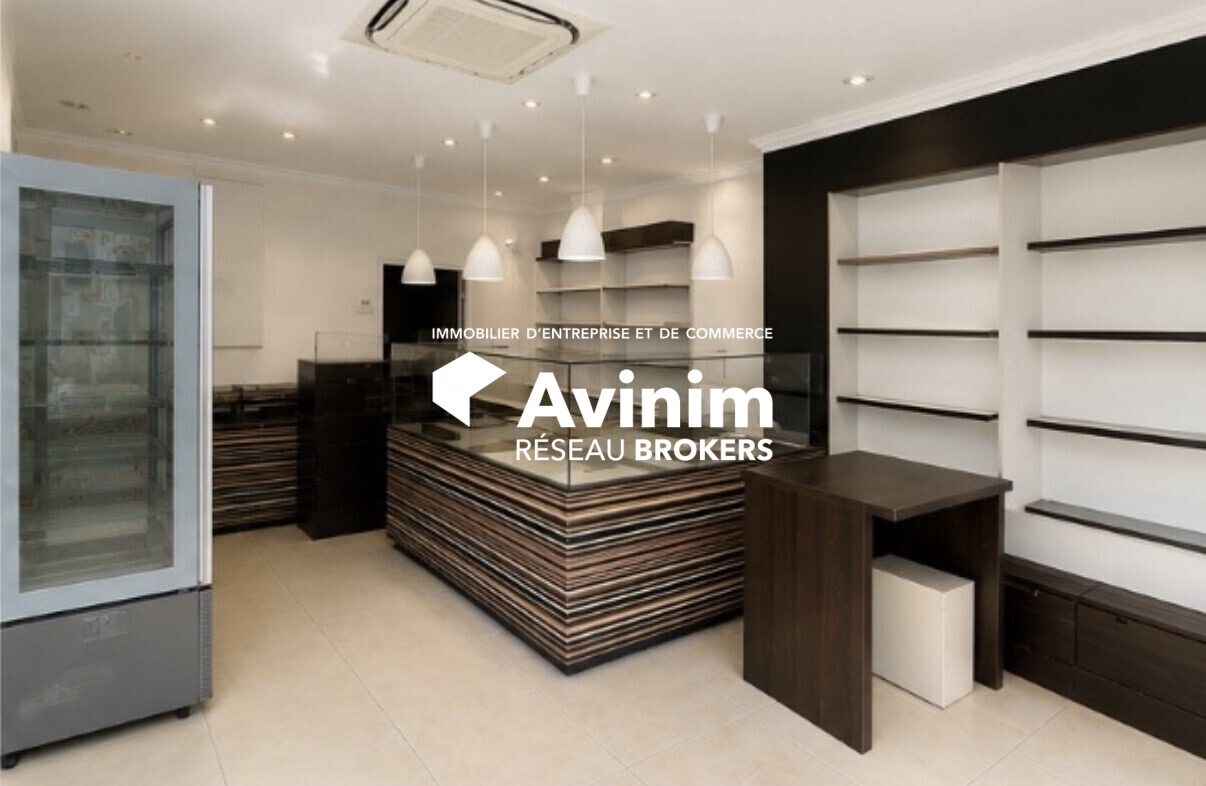 Retail in Les Lilas to rent Interior Photo- Image 1 of 4