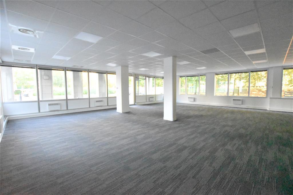 Office in Villepinte for sale Building Photo- Image 1 of 8