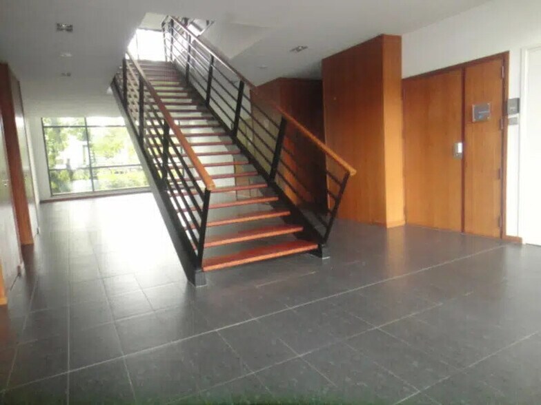Office in Limonest for sale - Interior Photo - Image 2 of 7